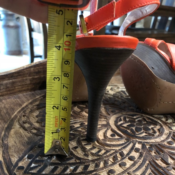 Vince Camuto strappy heel - Picture 4 of 4